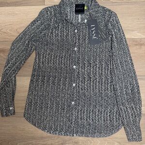 Lyssé Button Shirt Black Cream Pattern Microfiber NWT Nonwrinkle Long sleeved XS